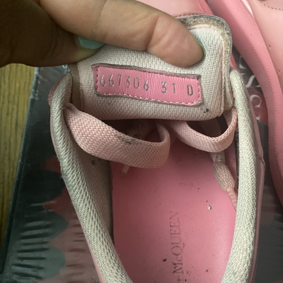 Little girl pink patent leather McQueen’s sneakers. Euro size 31 - Picture 3 of 7